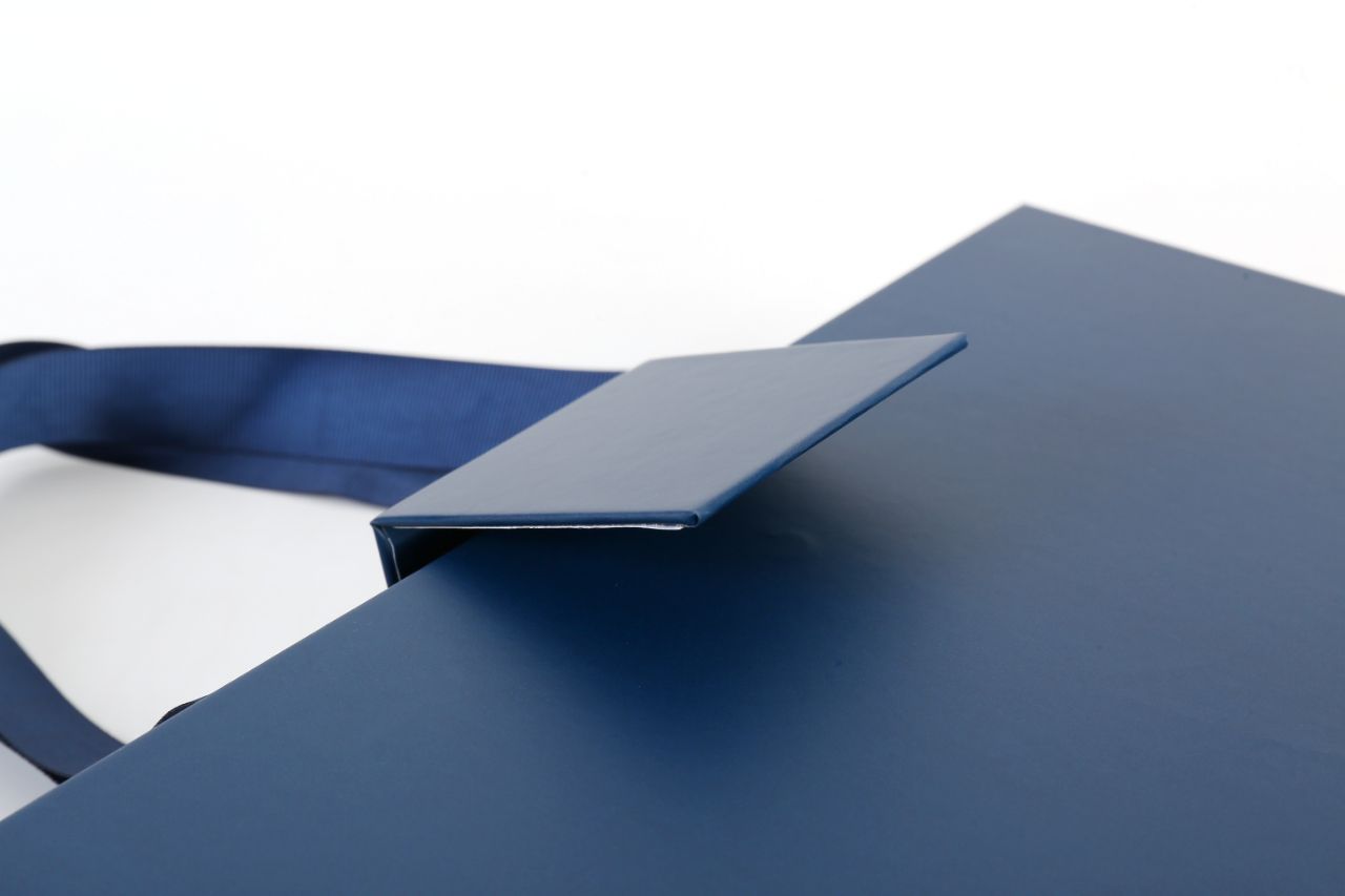 FORMIQ - Small Magnetic Box with Handle